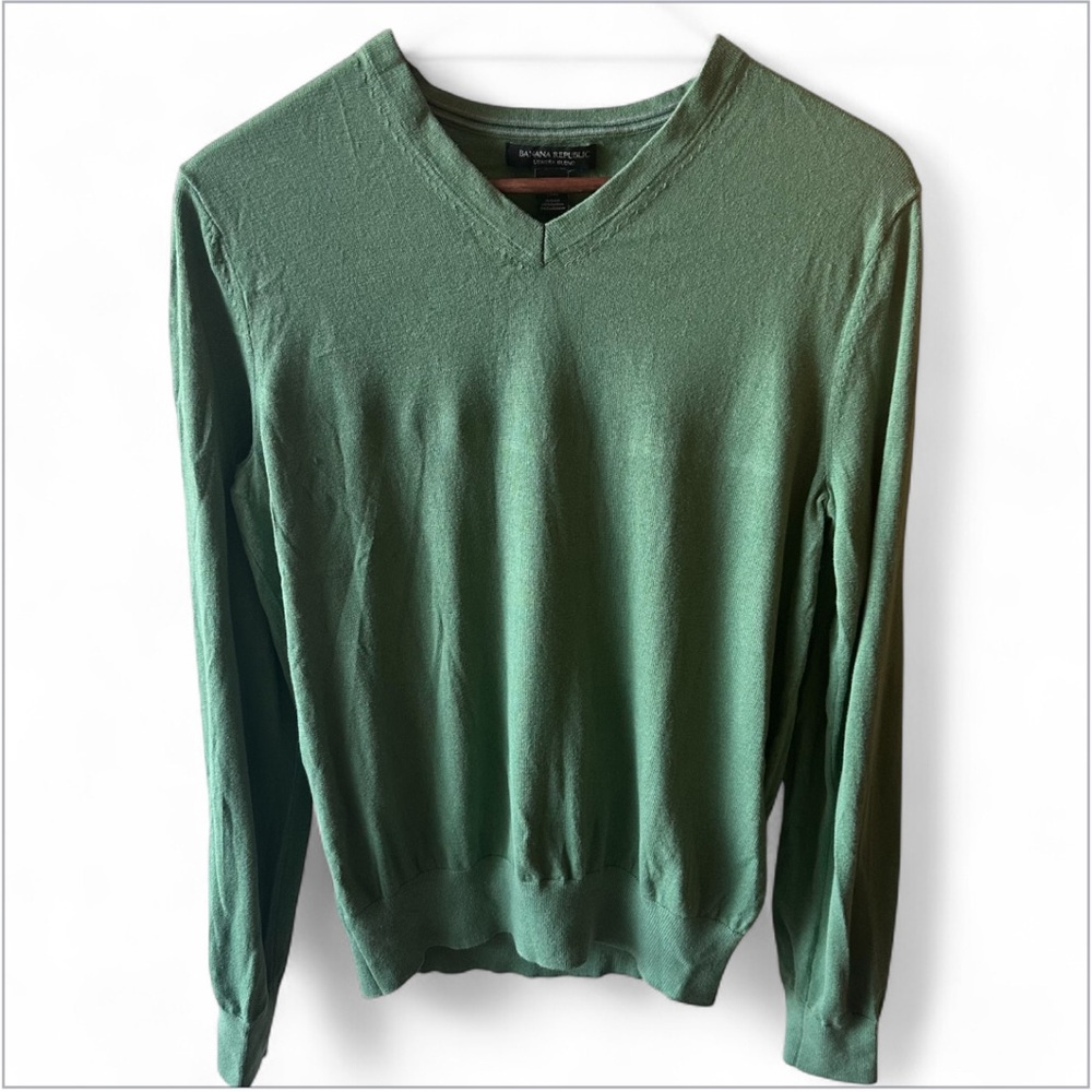 Banana Republic Luxury Blend Women’s  V-Neck Sweater Medium